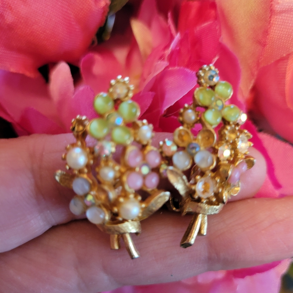 2 Pairs Vintage Clip-On Earrings ~ MCM ~ Floral ~ Pretty - Picture 8 of 15